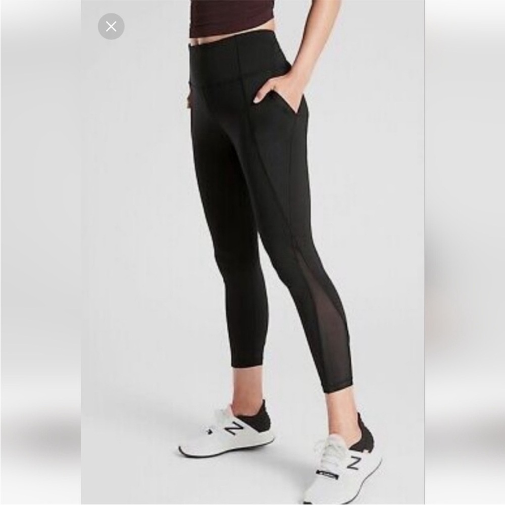 Athleta Lightning 7/8 Tight in
SuperSonic Black Small